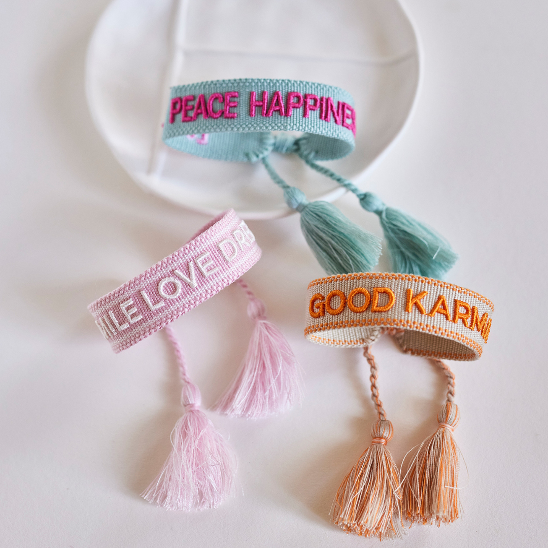 Smile love dream statement armband