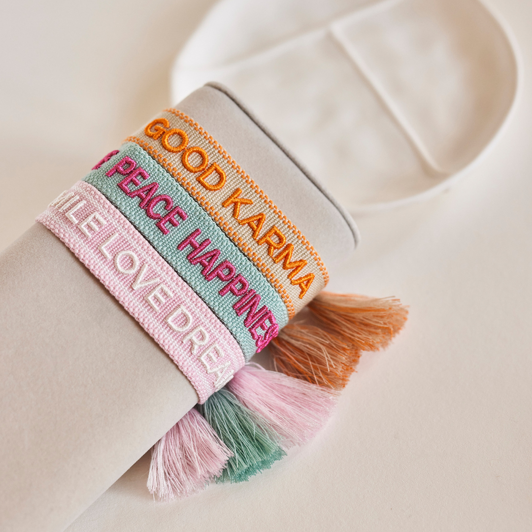 Smile love dream statement armband