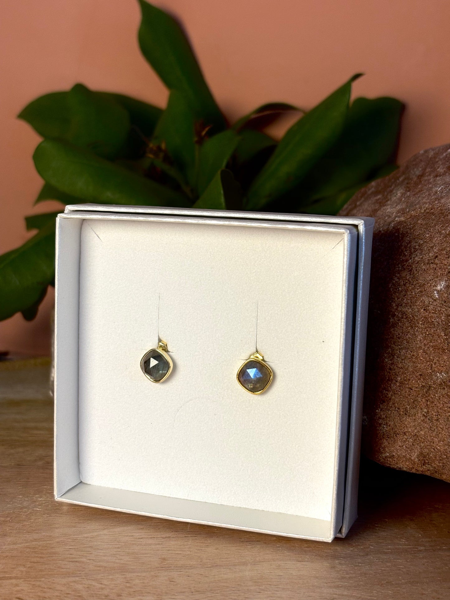 Kaela Studs met Labradoriet – 925 Zilver