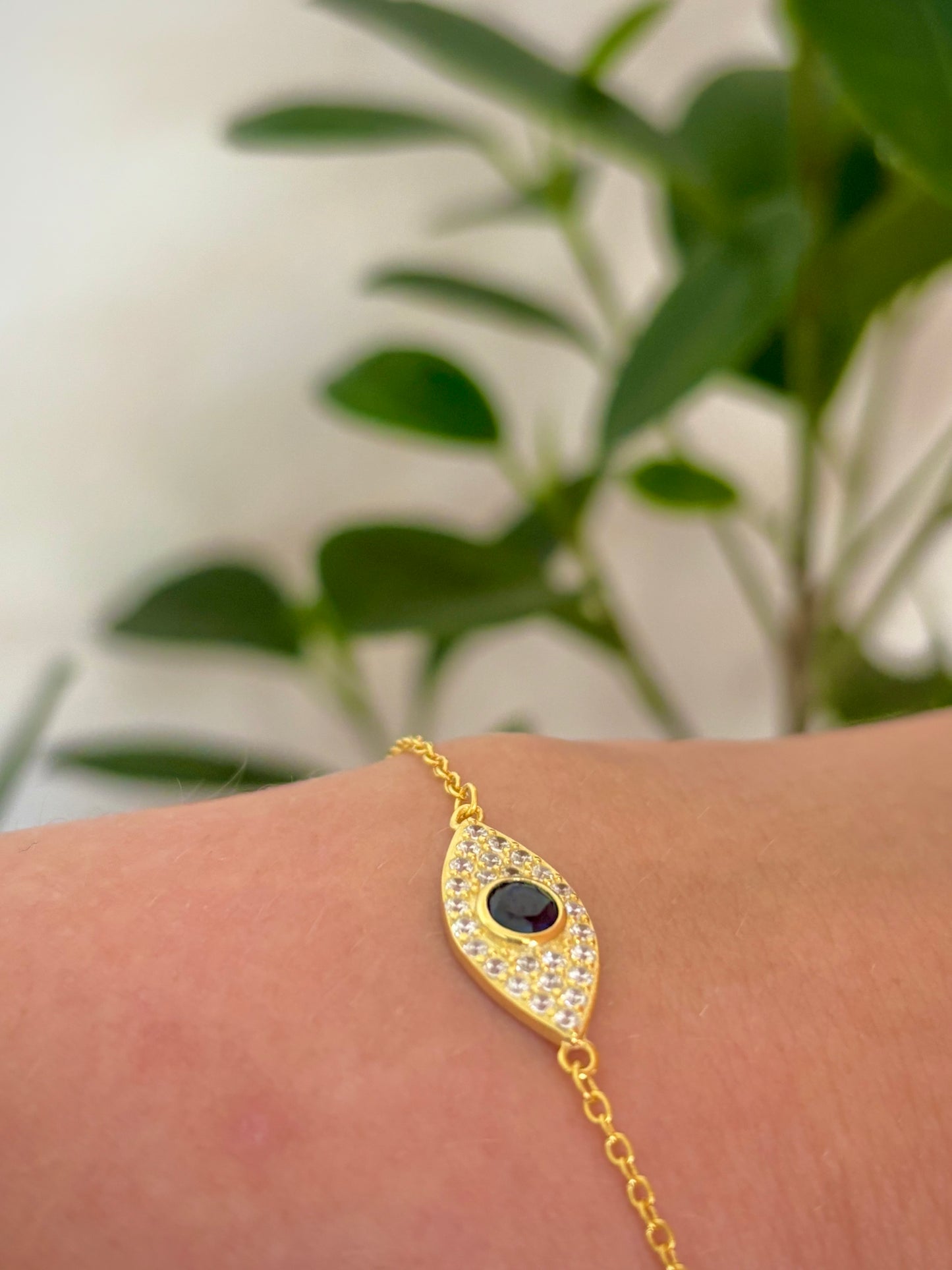 Ela • Beschermarmband met Donkerblauwe Zirkoon – 925 Zilver met 18K Verguld