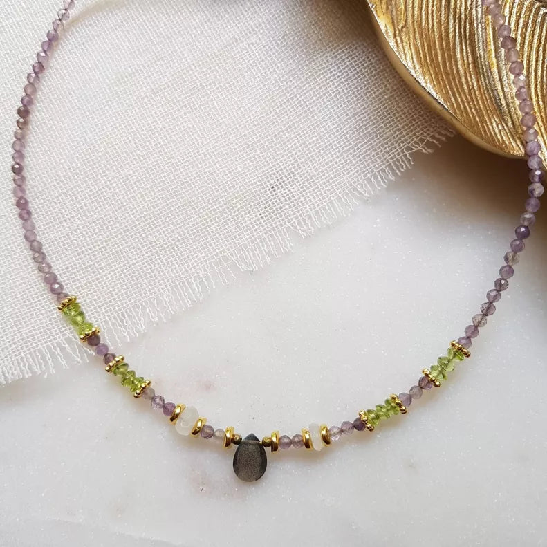 Elyana Amethist Peridot en Labradoriet Ketting