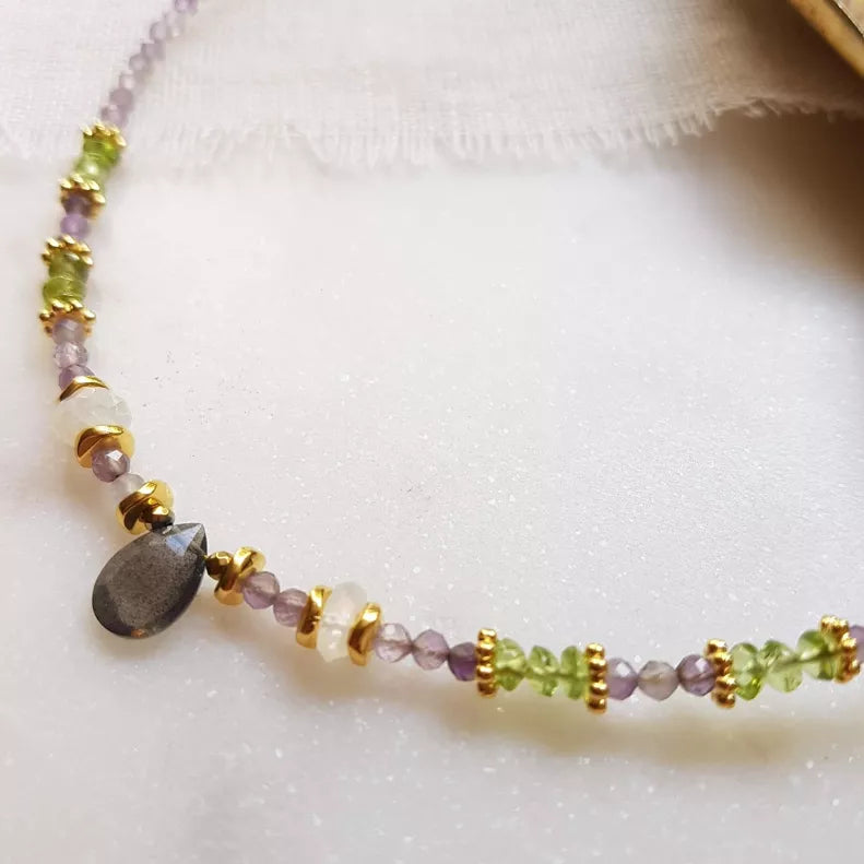 Elyana Amethist Peridot en Labradoriet Ketting