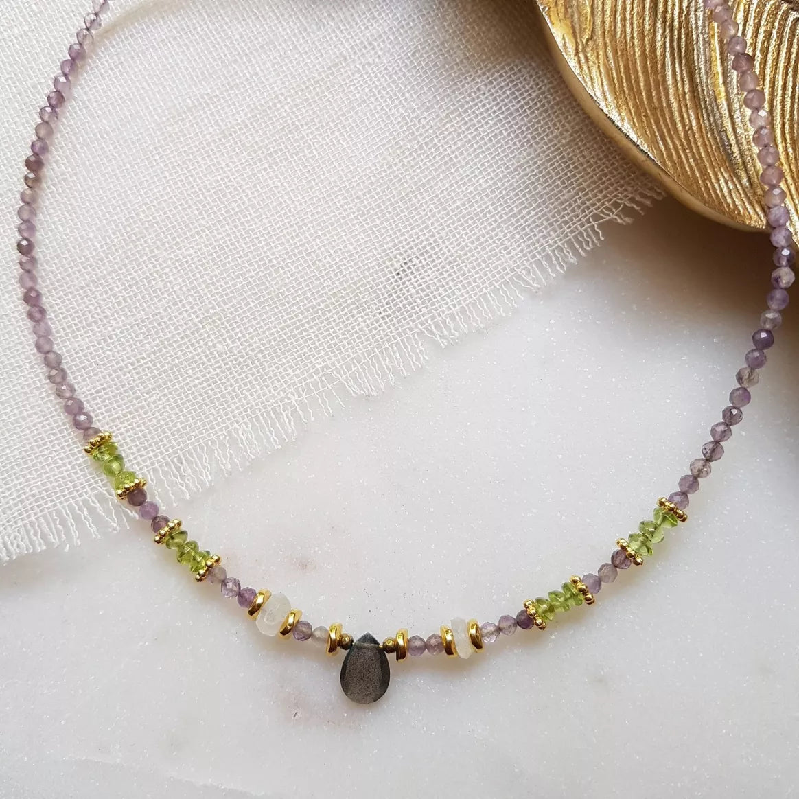 Elyana Amethist Peridot en Labradoriet Ketting