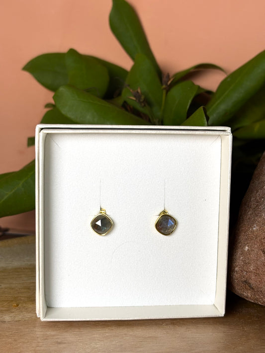 Kaela Studs met Labradoriet – 925 Zilver