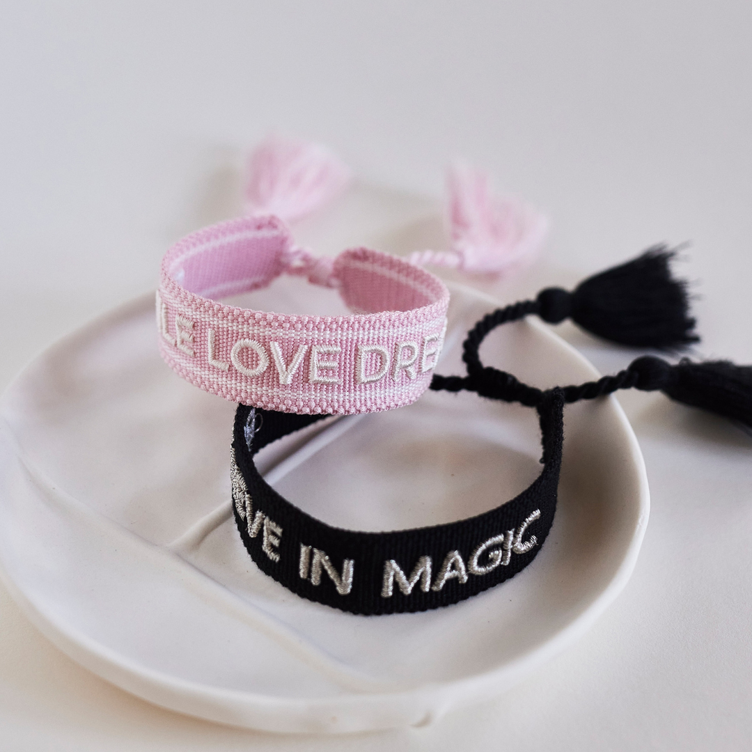 Smile love dream statement armband